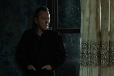 RABBIT HOLE: Kiefer Sutherland as John Weir of the Paramount+ series Rabbit Hole. Photo Cr: Brian Bowen Smith/Paramount+ © 2022 Viacom International Inc. All Rights Reserved.